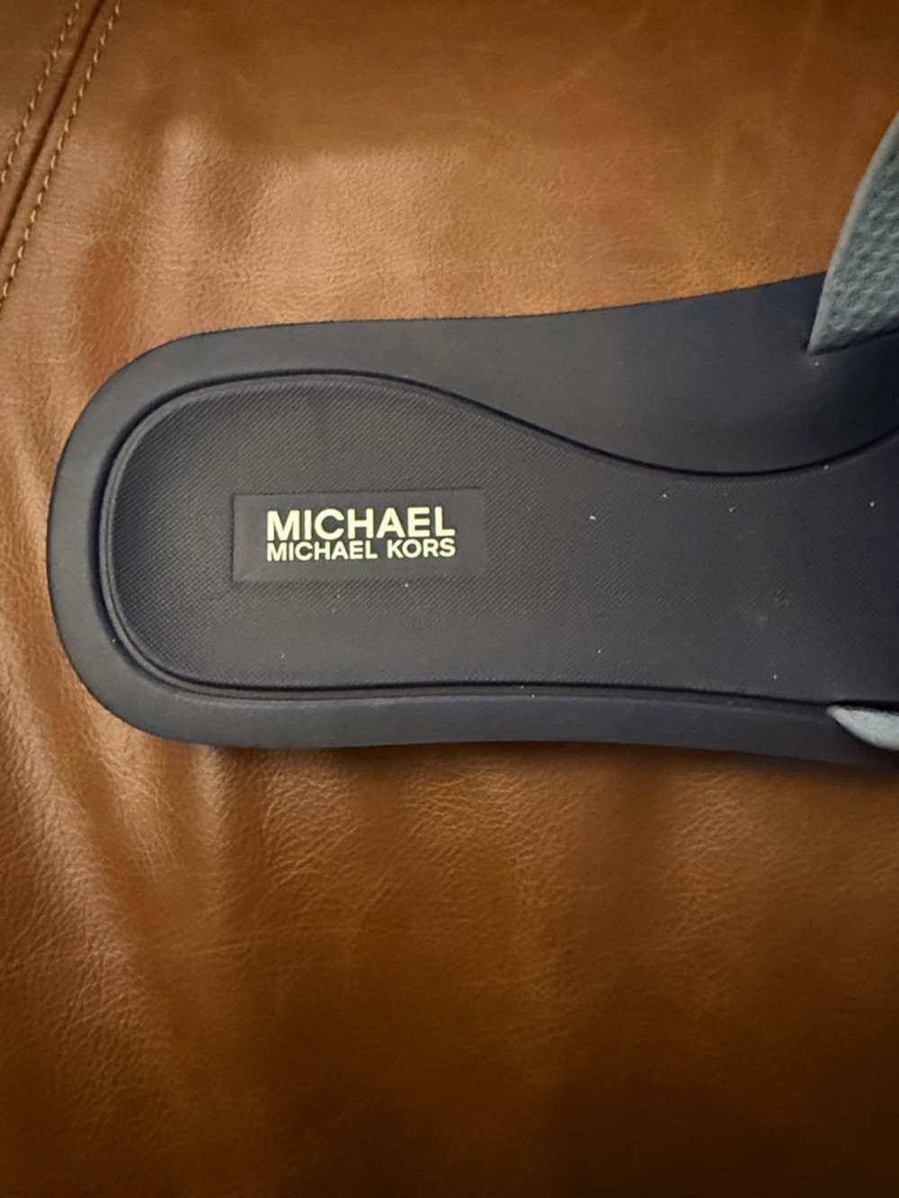 SIZE 10M MICHAEL KORS SLID SIGNATURE SANDALS. Brand New - Picture 3 of 5
